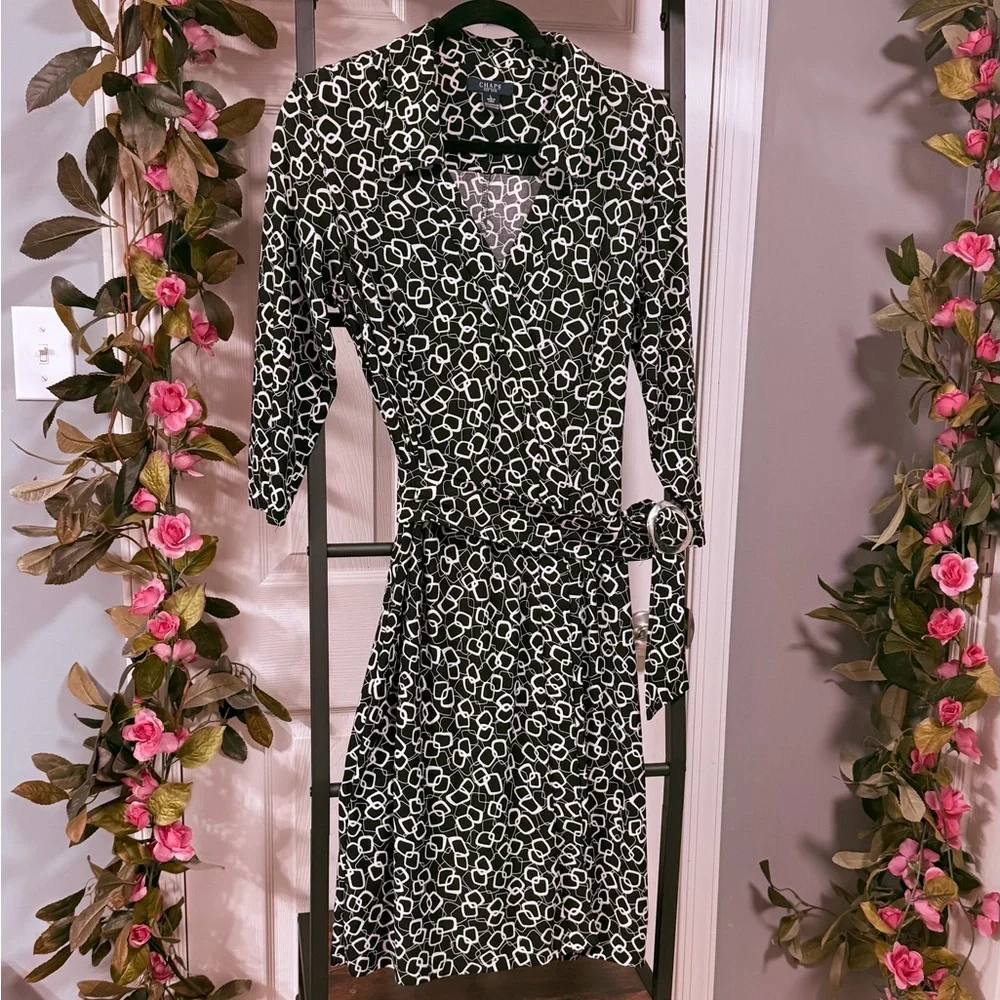 Chaps V-neck wrap 3/4 sleeves tie waist abstract geometric print Dress - Picture 10 of 15